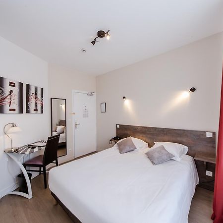 Logis Hotel - Le Petit Bellon Санлис Экстерьер фото