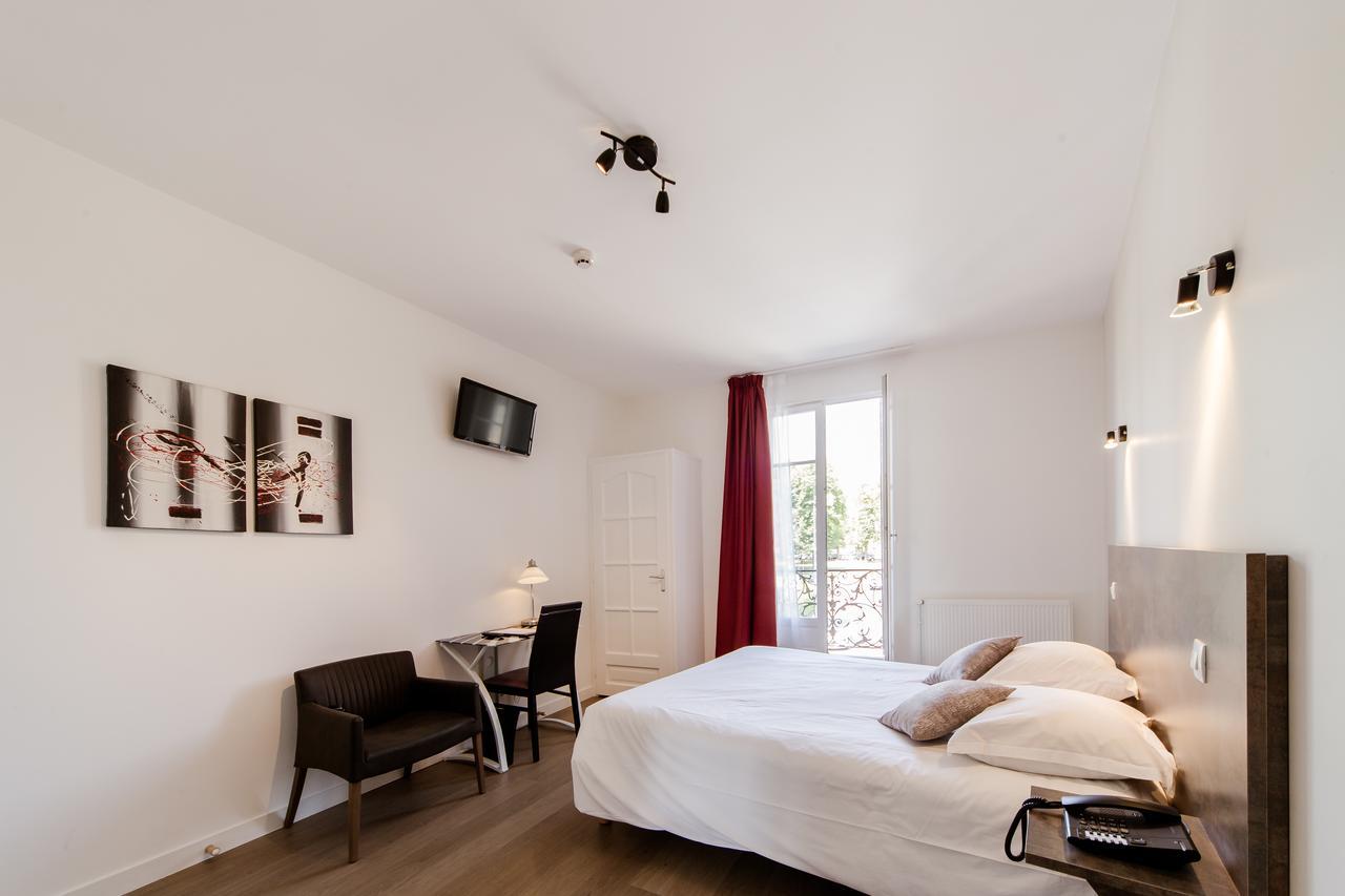 Logis Hotel - Le Petit Bellon Санлис Экстерьер фото