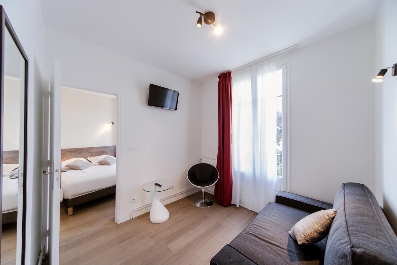 Logis Hotel - Le Petit Bellon Санлис Экстерьер фото
