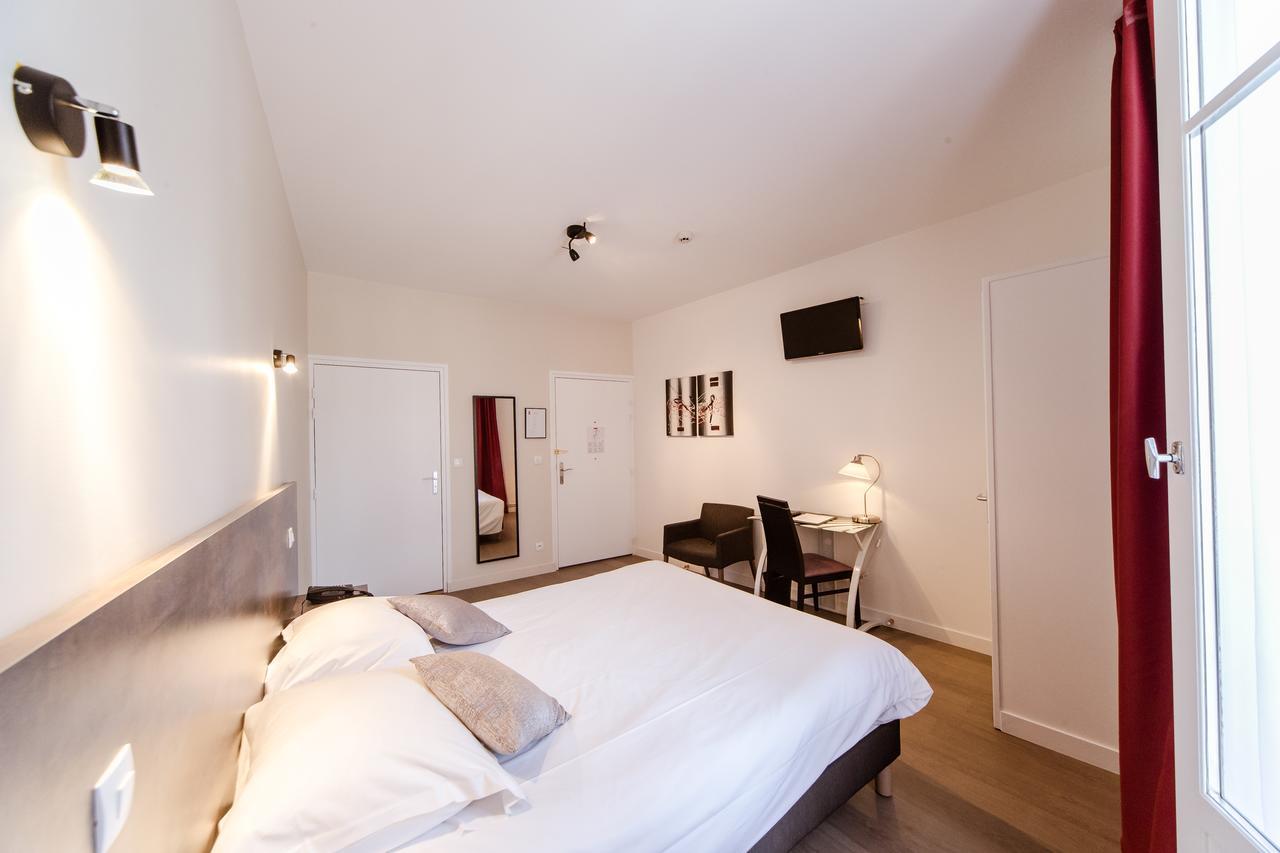 Logis Hotel - Le Petit Bellon Санлис Экстерьер фото