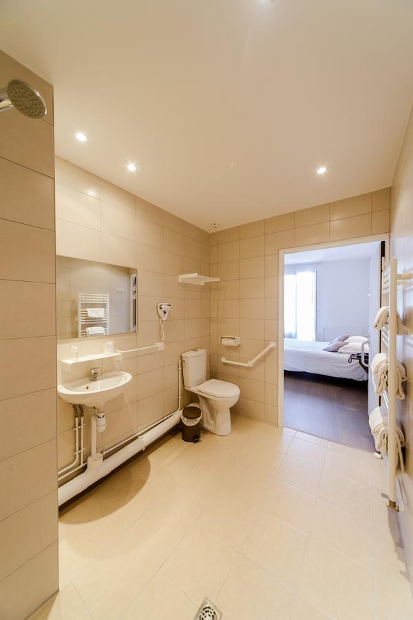 Logis Hotel - Le Petit Bellon Санлис Экстерьер фото