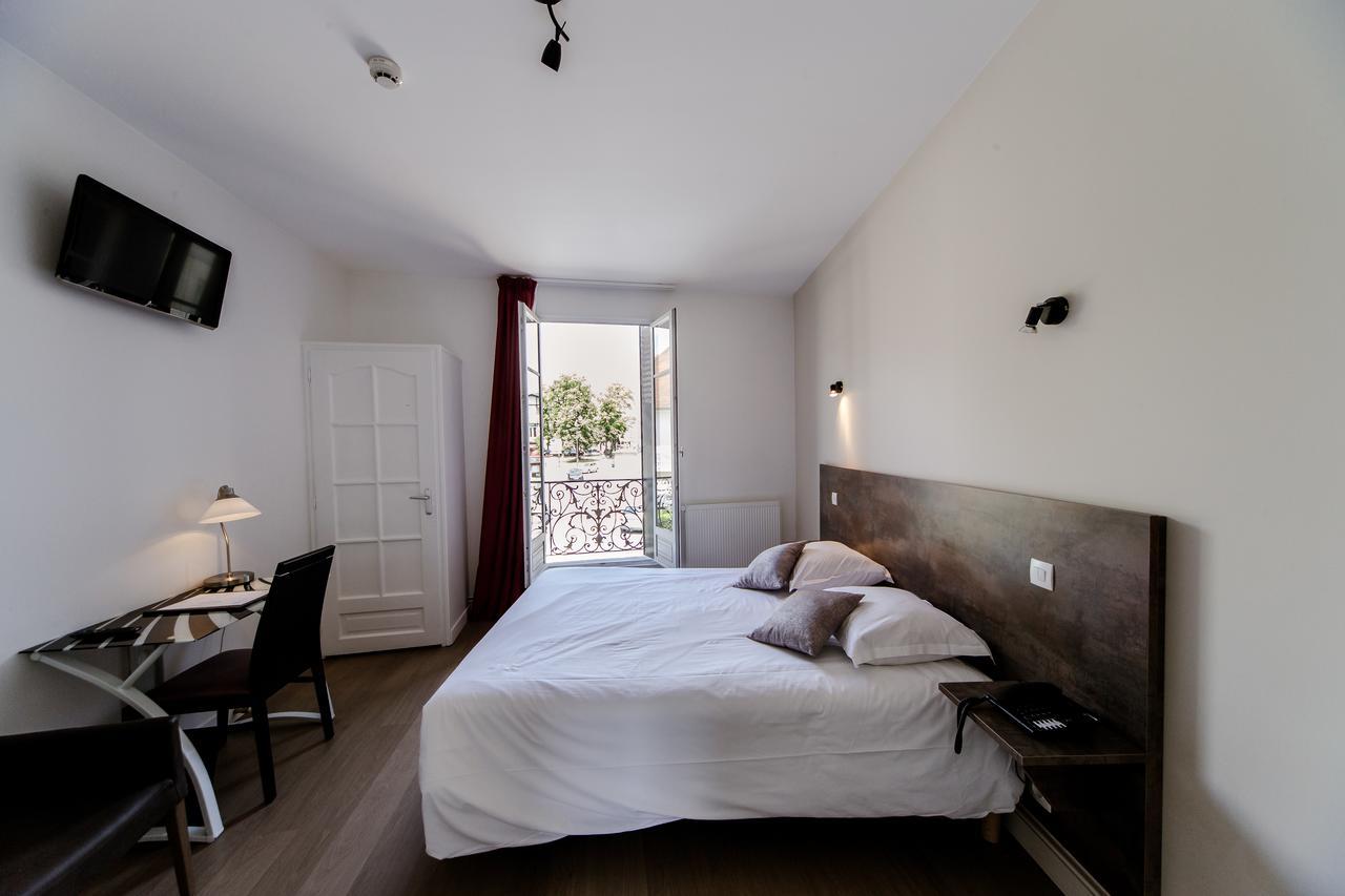 Logis Hotel - Le Petit Bellon Санлис Экстерьер фото