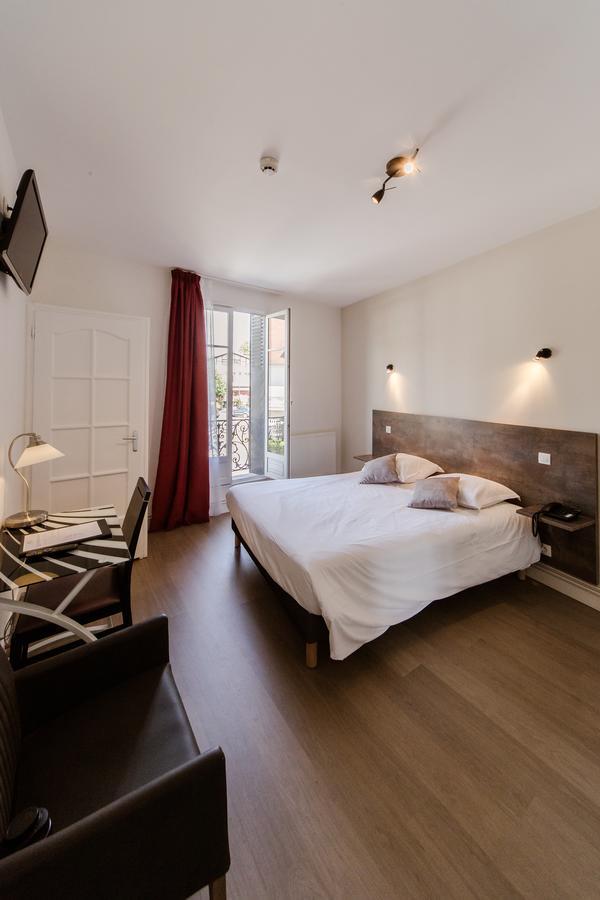 Logis Hotel - Le Petit Bellon Санлис Экстерьер фото