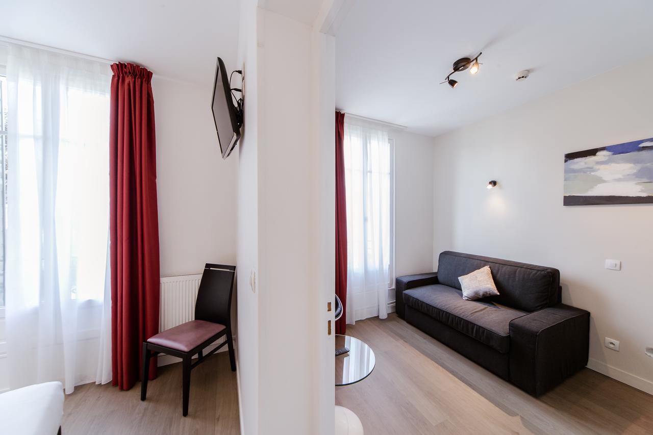 Logis Hotel - Le Petit Bellon Санлис Экстерьер фото