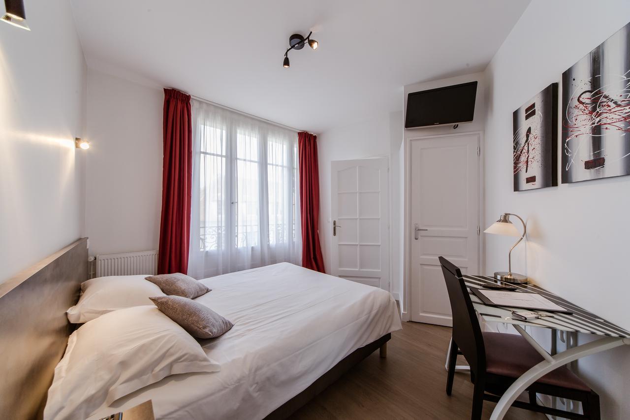 Logis Hotel - Le Petit Bellon Санлис Экстерьер фото