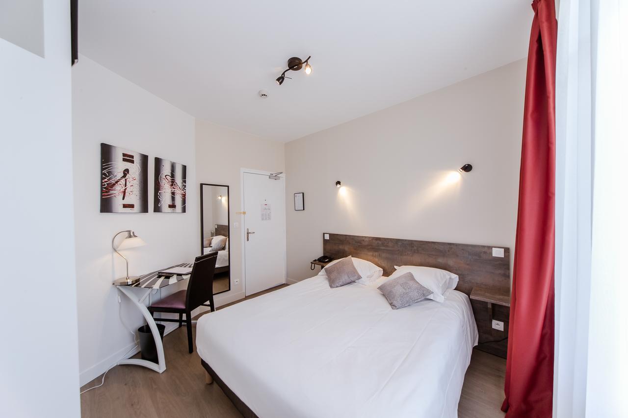 Logis Hotel - Le Petit Bellon Санлис Экстерьер фото