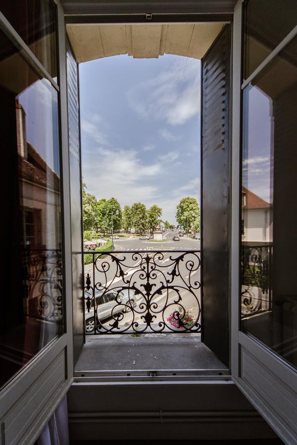 Logis Hotel - Le Petit Bellon Санлис Экстерьер фото